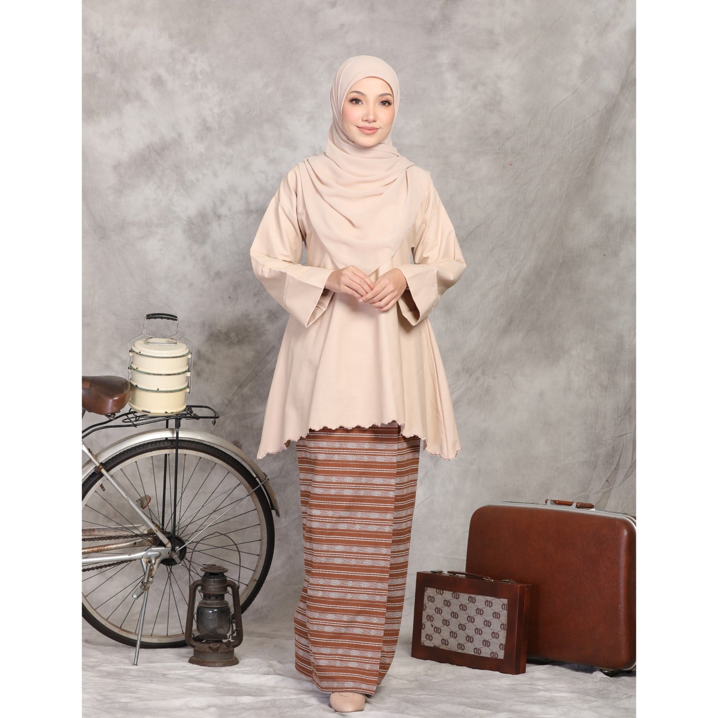 Kurung Cinta (Nude)