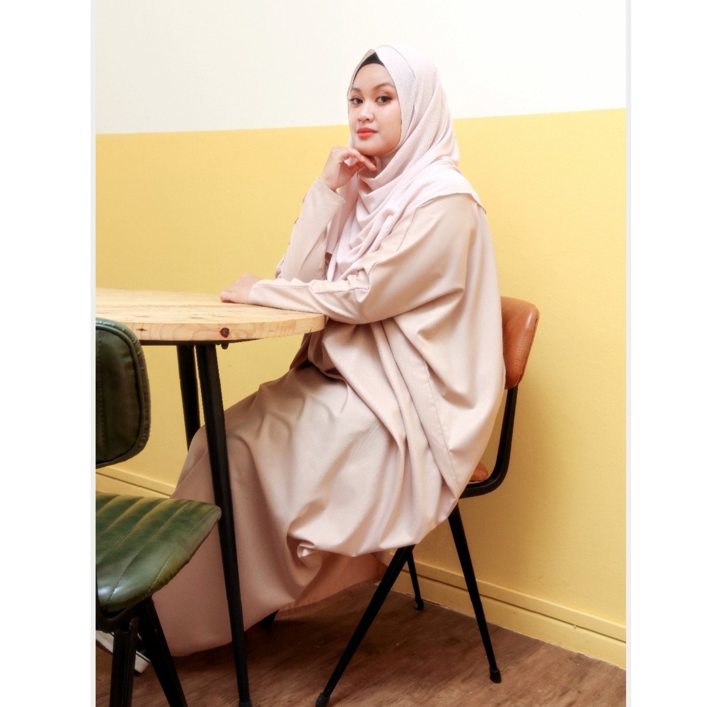 Daffodil Abaya
Nude